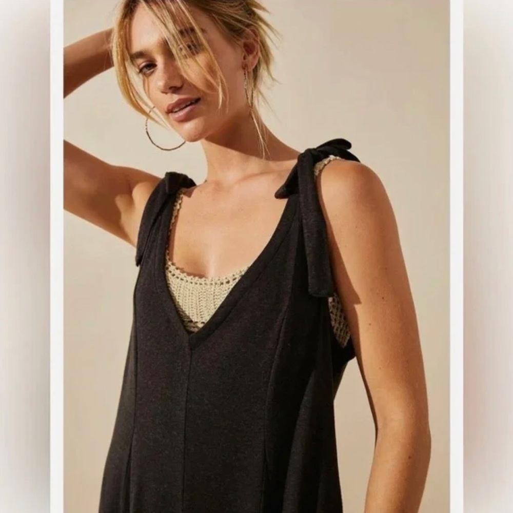 NWOT Free people Beach Black Sleeveless wide leg Jumpsuit with Tie Straps S-M - Picture 3 of 10